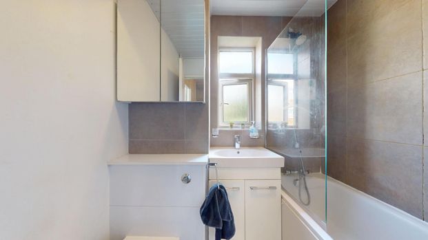 18 Hind Grove – Room 2 - Photo 1