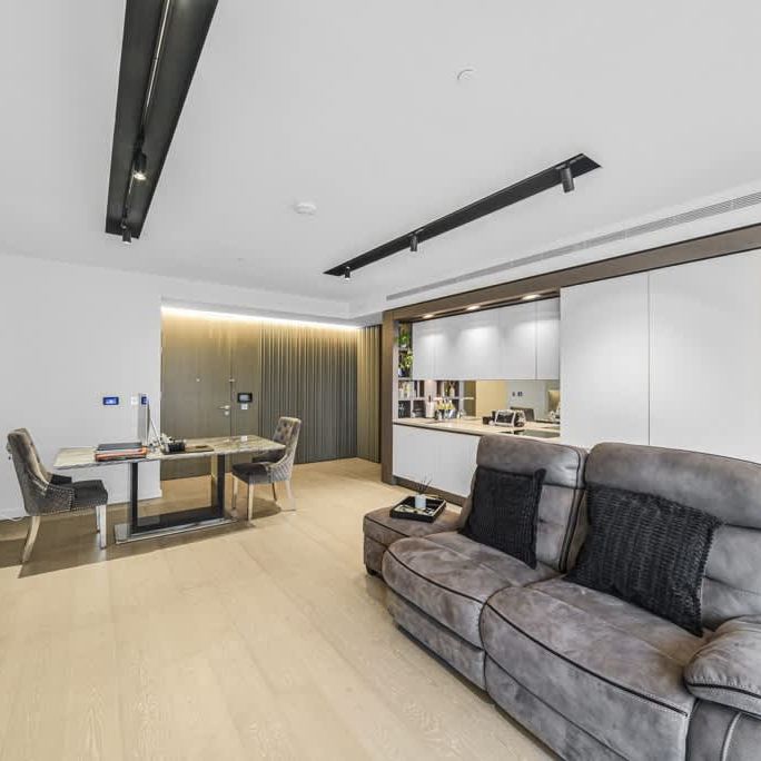 1 Park Drive E14 - Photo 1