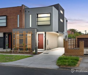33 Burns Avenue, Clayton South VIC 3169 - Photo 4
