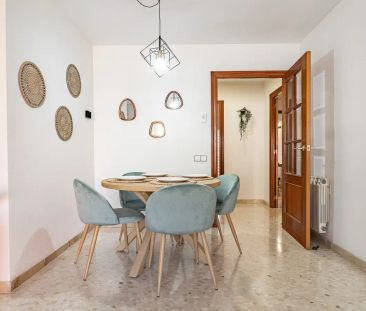 Room for rent in 3-bedroom apartment in L'Hospitalet de Llobregat - Photo 2