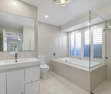 Expansive family Living - Photo 2