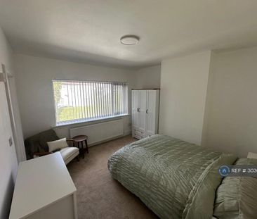 1 bedroom in a house share to rent - Photo 4