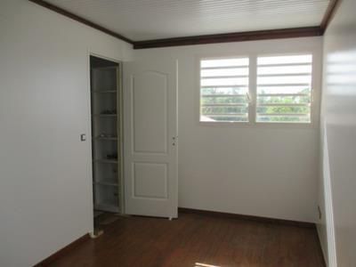 Jolie villa F4 meublée en bois mitoyenne + garage, située sur les hauteurs de PETIT-BOURG - Photo 5