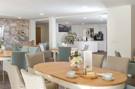 2 bedroom retirement property to rent - Photo 5