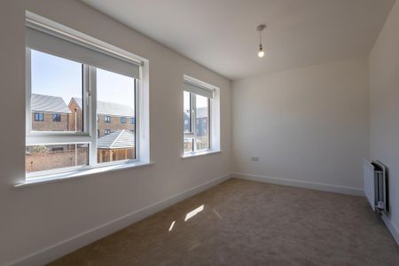 2 bedroom end of terrace house to rent - Photo 2