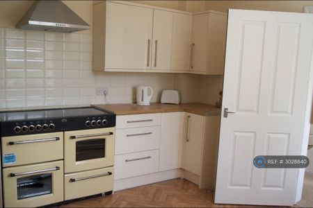 1 bedroom in a house share to rent - Photo 3