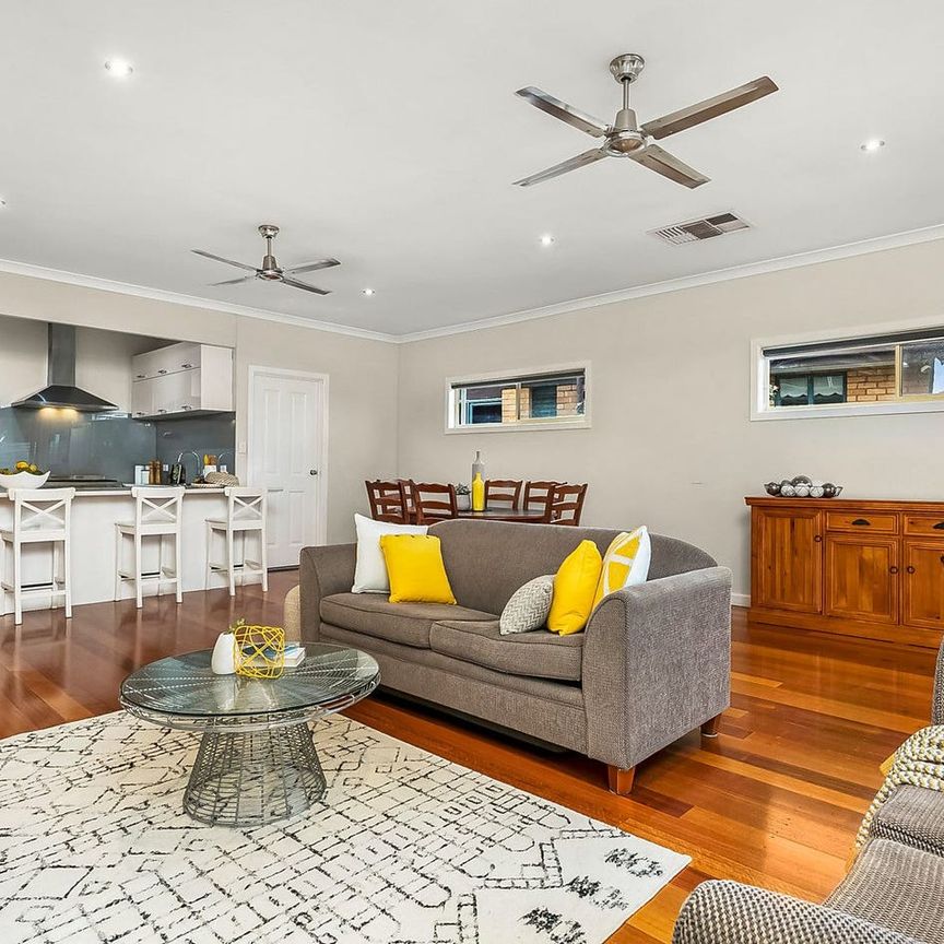Family home in the heart of Watsonia - Photo 1