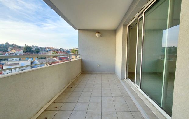 Appartement 3 pièces 65m2 MARSEILLE 13EME 877 euros - Photo 1