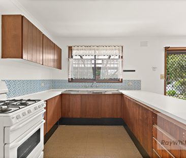 15 Sandhurst Crescent, Bundoora VIC 3083 - House For Rent | Domain - Photo 4