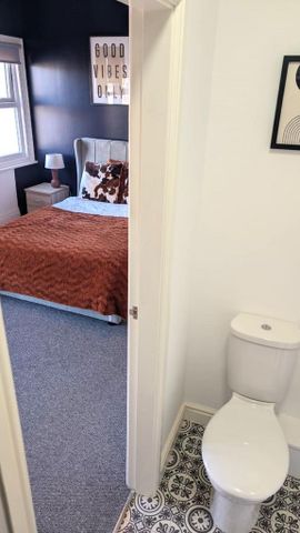 1 bedroom in a house share to rent - Photo 3