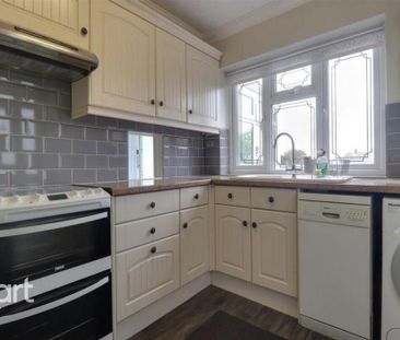 3 bedroom semi-detached house to rent - Photo 6