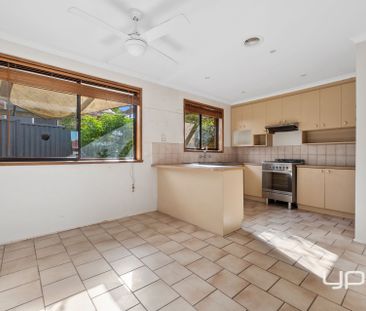 Low Maintenance 3 Bedroom Home in Melton South! - Photo 5