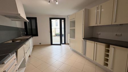 Location Maison 4 pièces 123m² ARCAIS 79210 - Photo 3
