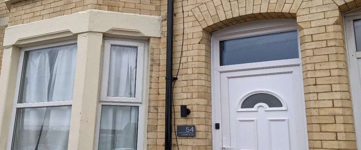 Jubilee Drive Room 6 - Photo 1