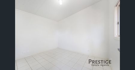 Spacious Family Residence! - Photo 2