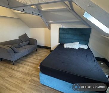 3 bedroom flat to rent - Photo 4