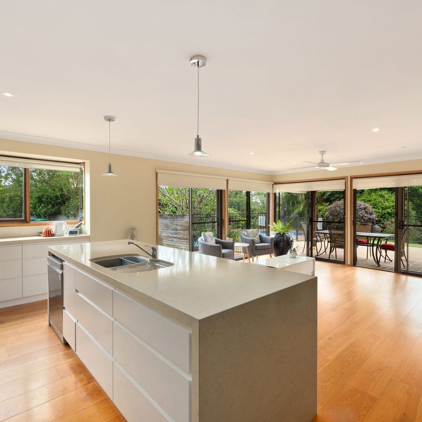 Spacious Family Oasis with Pool – Moments to Mona Vale Village - 6 month lease - Photo 1