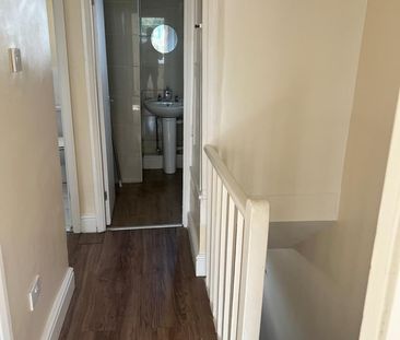 Room in a Shared Flat, London, SW4 - Photo 1