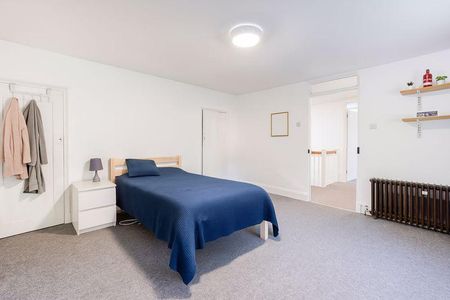 4 bedroom detached house to rent - Photo 2