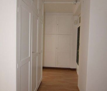 Blick ins Grüne! Zentrumsnahe Loggia-Wohnung – WG geeignet! Garagen... - Photo 2