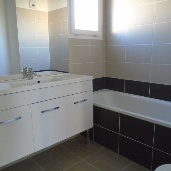 Location Maison 4 pièces 72m² CARPENTRAS 84200 - Photo 1