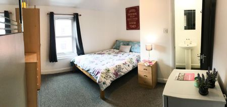 1 bedroom in a house share to rent - Photo 2