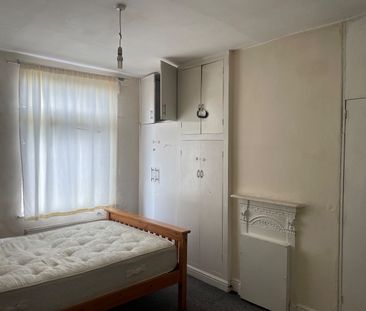2 Bed Terraced House, Ashton Terrace, LS8 - Photo 2