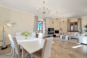 Via Murli, Pietrasanta, Tuscany 54038