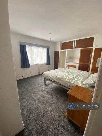 3 bedroom terraced house to rent - Photo 3