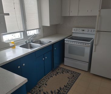 711 ROYAL 3 BEDROOMS - Photo 3