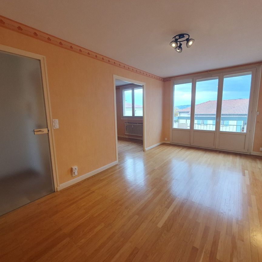 Location Appartement 3 pièces 80m² LE PEAGE DE ROUSSILLON 38550 - Photo 1