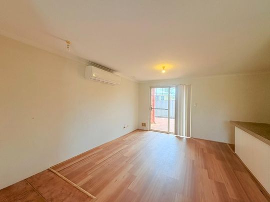 Spacious 3-Bedroom Villa with Modern Amenities - Photo 1