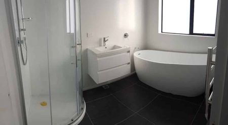 4 Bedroom, 3 Bathroom House - Photo 4