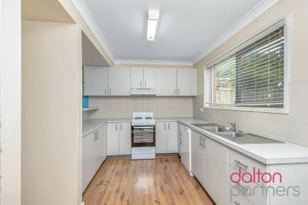 Three Bedroom Townhouse in Perfect Location! - Photo 3