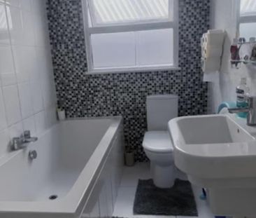 4 bedroom end of terrace house to rent - Photo 6