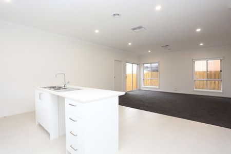 13 Hessel Avenue, Doreen VIC 3754 - Photo 5