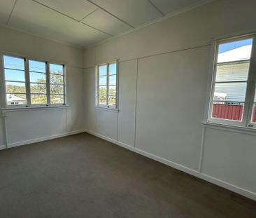 THIS GEM IS LOCATED IN THE HEART OF SOUTH GLADSTONE AND IS AVAILABL... - Photo 5