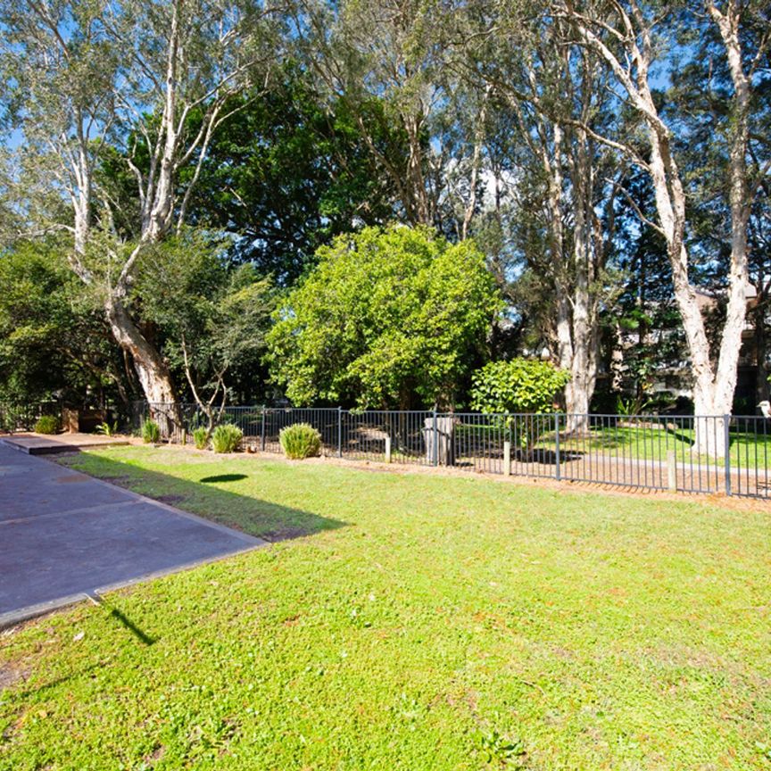 3 Bedroom Home in coveted Little Beach Location. - Photo 1