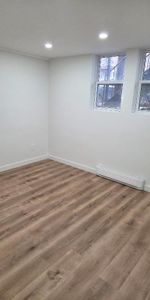 Très beau 3 1/2 à louer, entièrement rénové! À voir absolument! - Photo 3