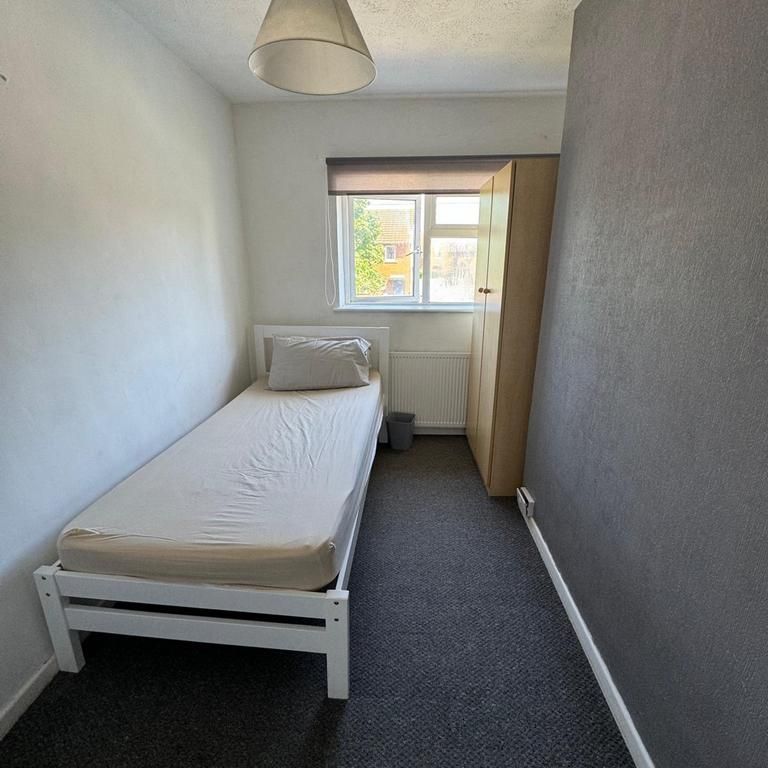 1 bedroom in a house share to rent - Photo 1