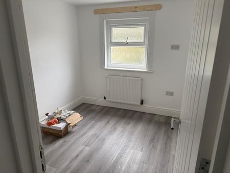 5 Bed Terraced House, Lakehall Road, CR7 - Photo 2