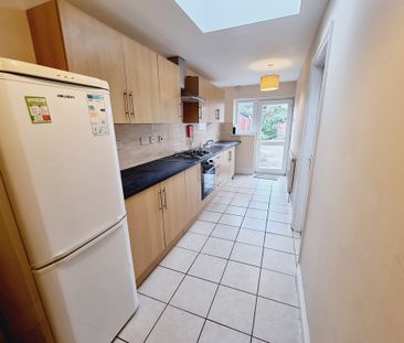 5 Bed Student Accommodation - Photo 5