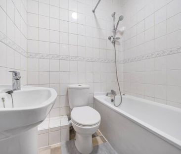 3 bedroom flat to rent - Photo 5