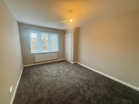 Fully renovated 2 Bedroom Mid Mews Property - Photo 2