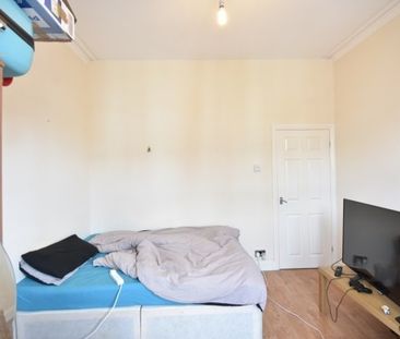 3 Bed - Trewhitt Road, Heaton - Photo 6