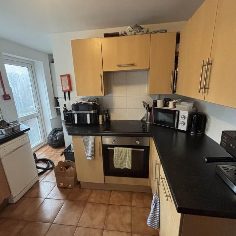 6 bedroom house to rent - Photo 1