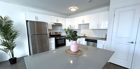 For Lease - 1254 Marlborough Court Unit# 602, Oakville, Ontario - Photo 2