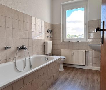 *** Renovierte 2-Raumwohnung im Zentrum | Einbauküche | Dachgeschos... - Foto 1