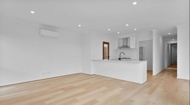 Stylish Modern & Cosy Family Home - Photo 1