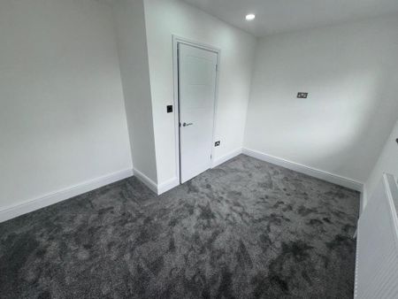 4 bedroom detached house to rent - Photo 3